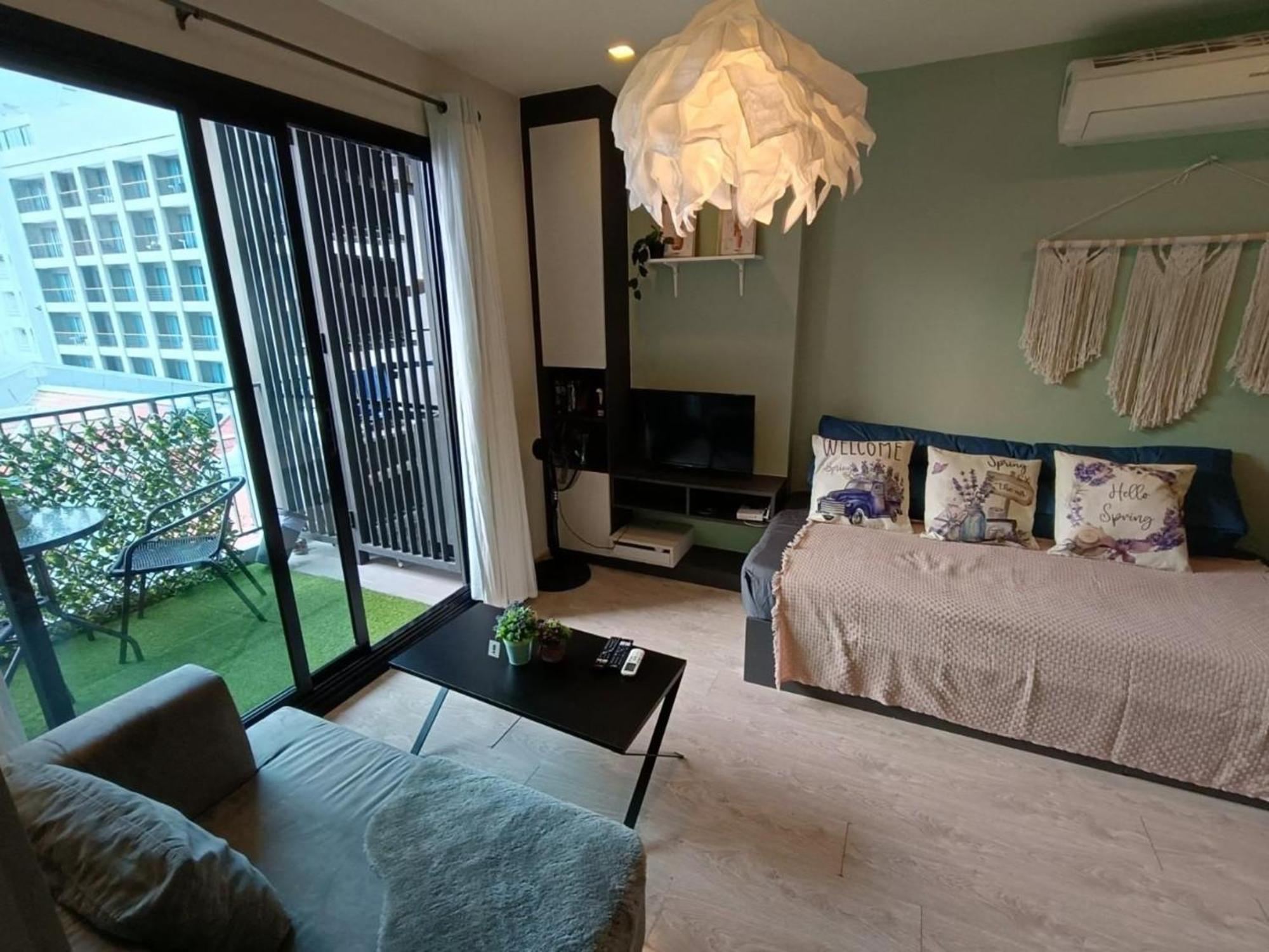 The Base Central Pattaya By Mickey Luaran gambar