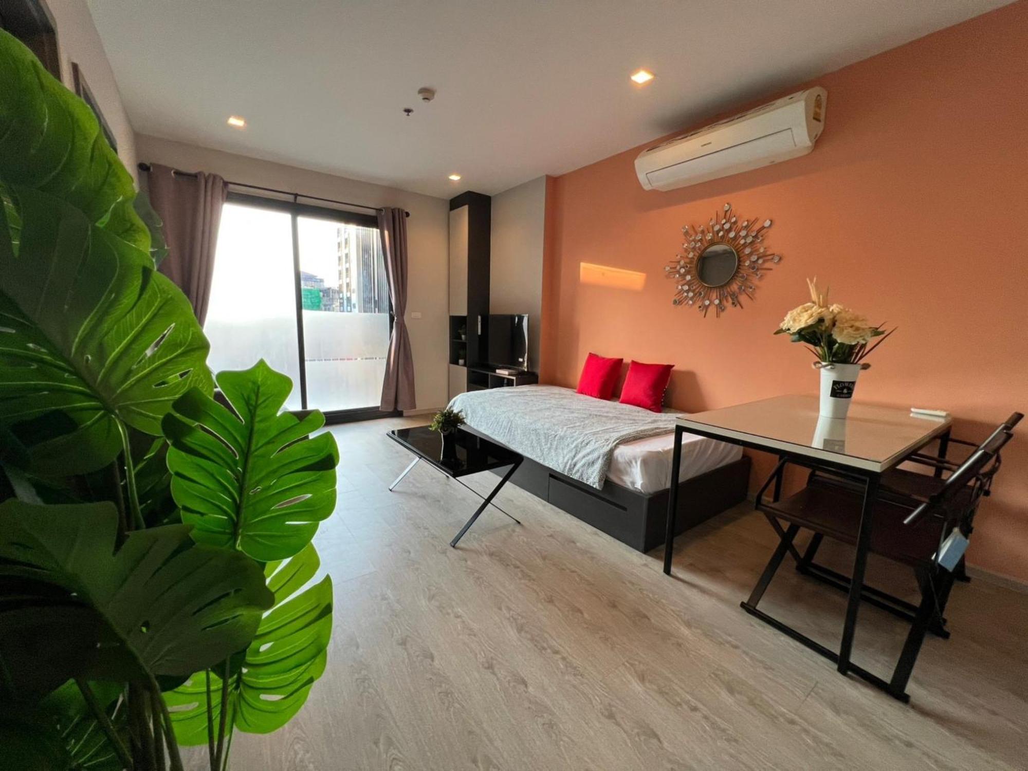 The Base Central Pattaya By Mickey Luaran gambar