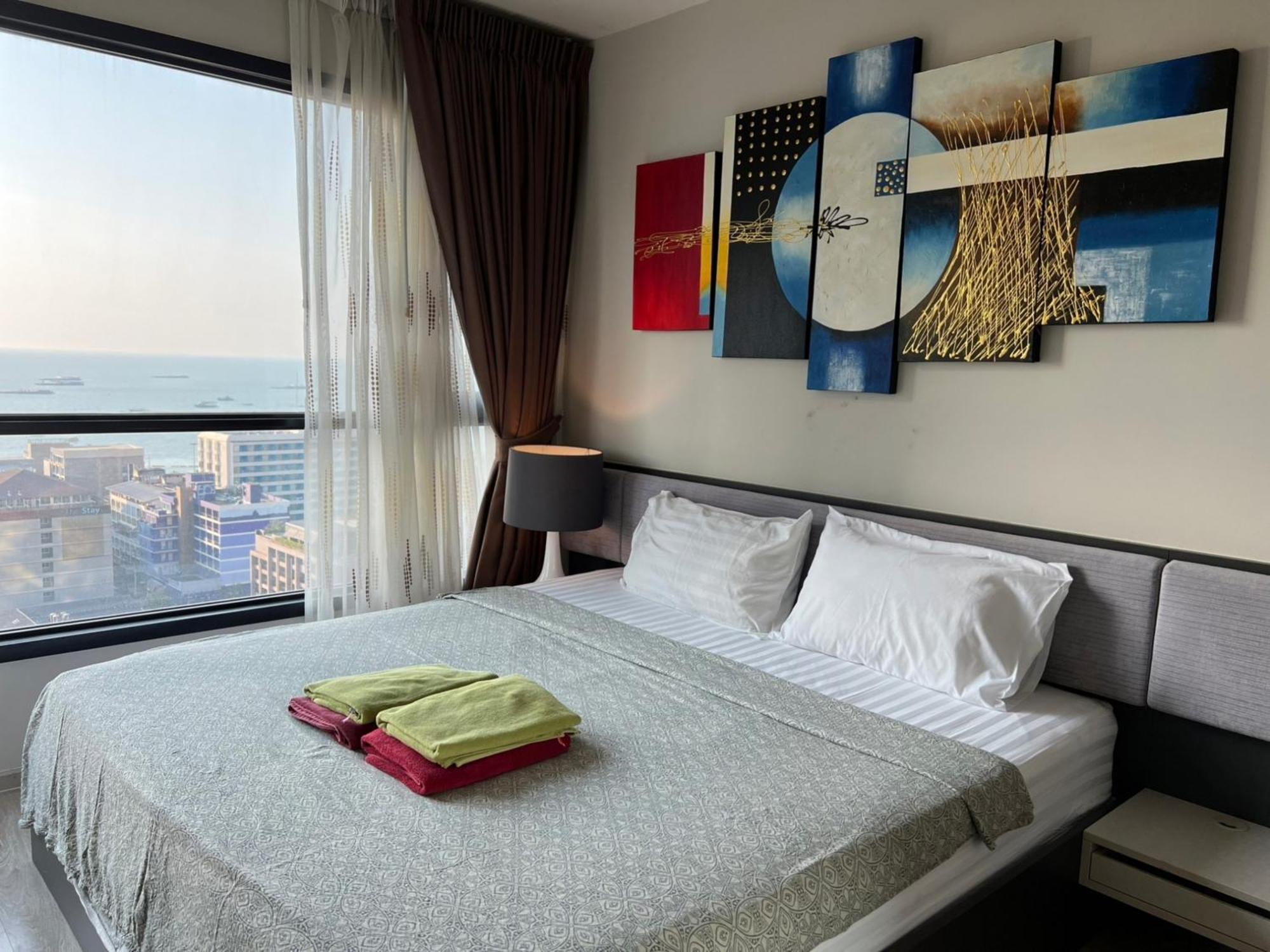 The Base Central Pattaya By Mickey Luaran gambar