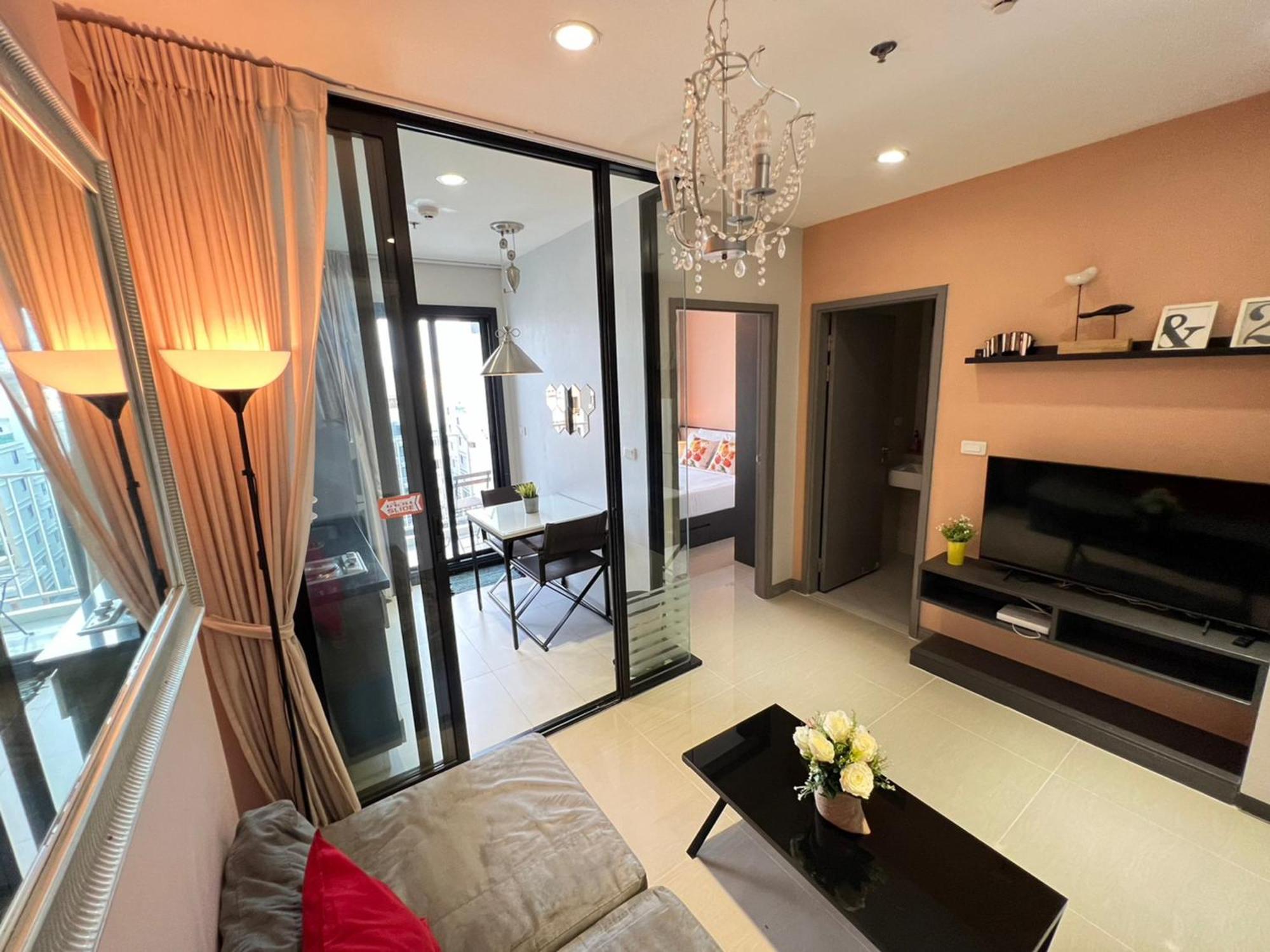 The Base Central Pattaya By Mickey Luaran gambar
