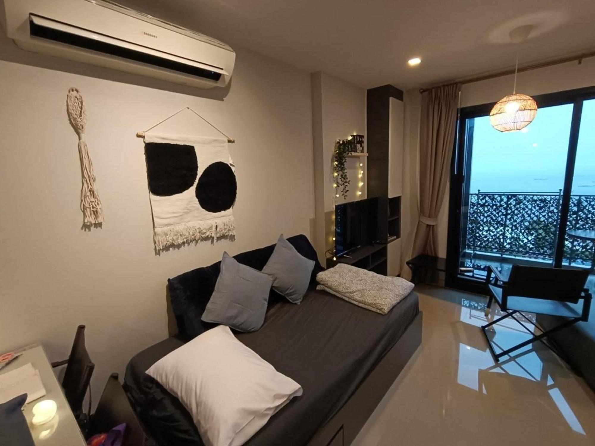 The Base Central Pattaya By Mickey Luaran gambar