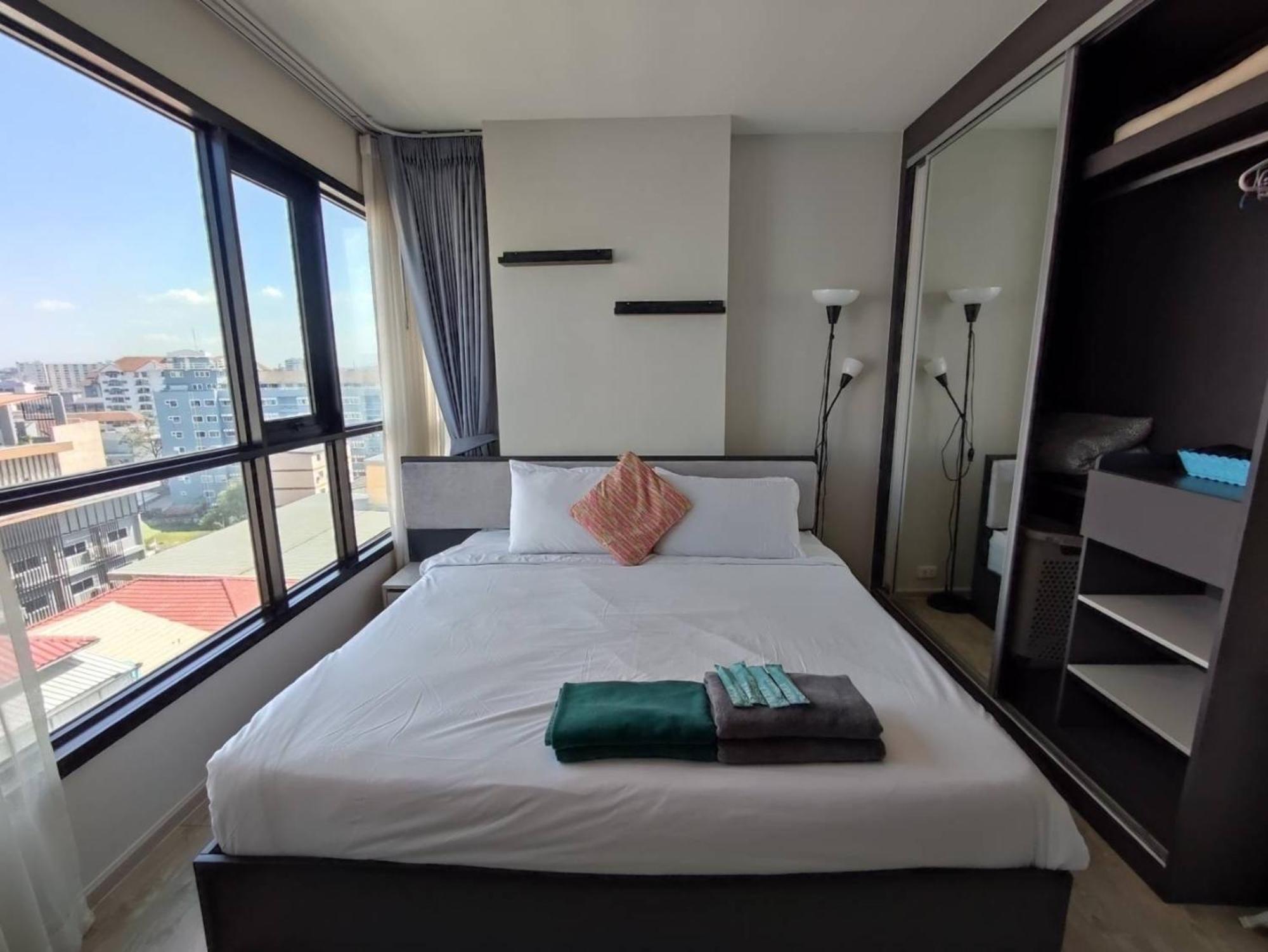 The Base Central Pattaya By Mickey Luaran gambar