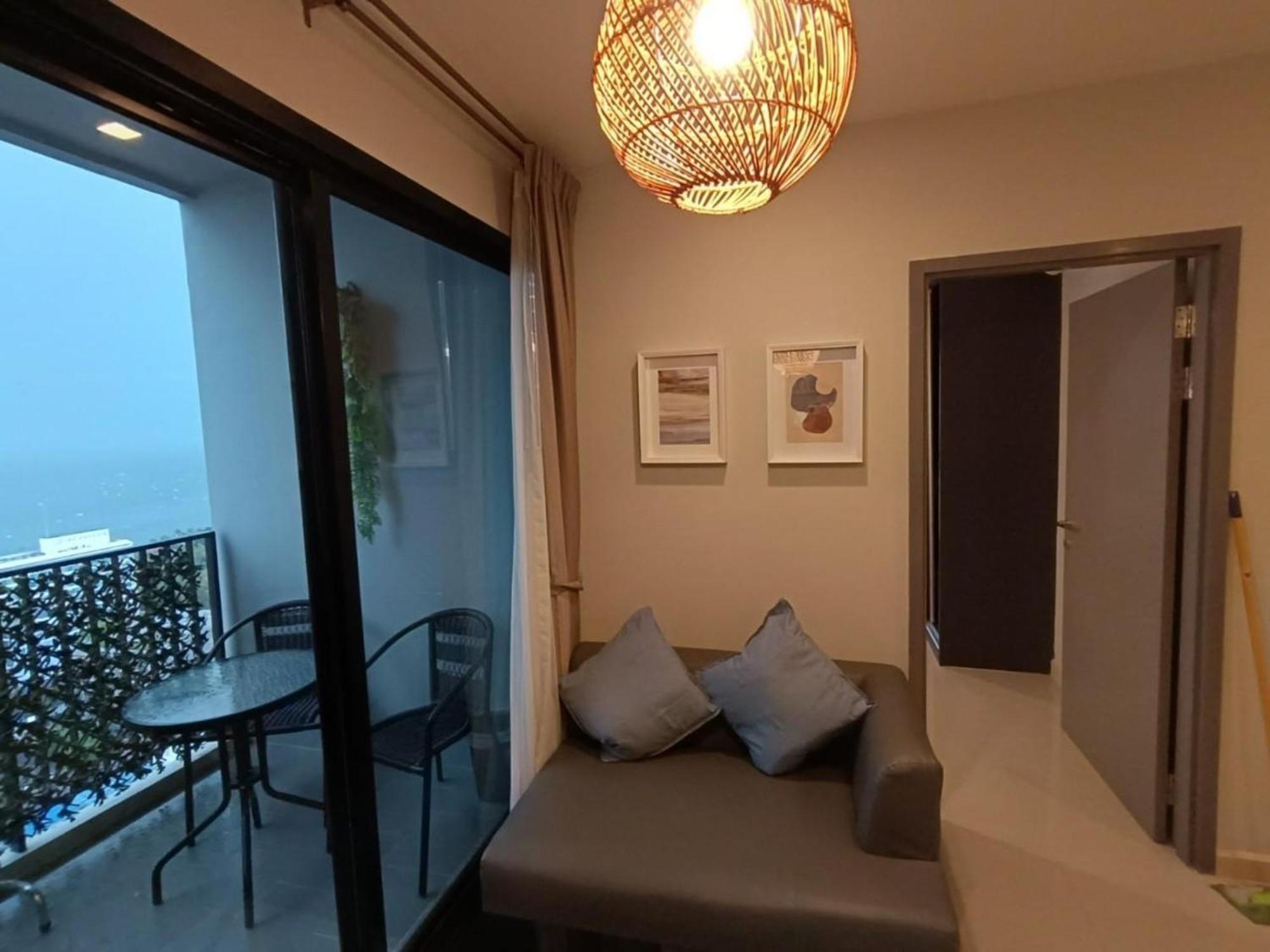 The Base Central Pattaya By Mickey Luaran gambar