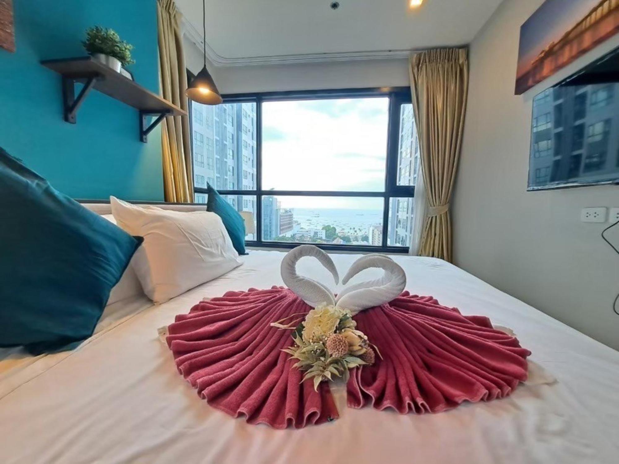 The Base Central Pattaya By Mickey Luaran gambar