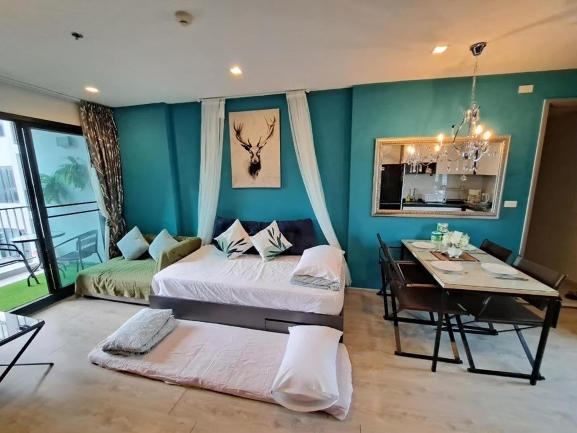 The Base Central Pattaya By Mickey Luaran gambar