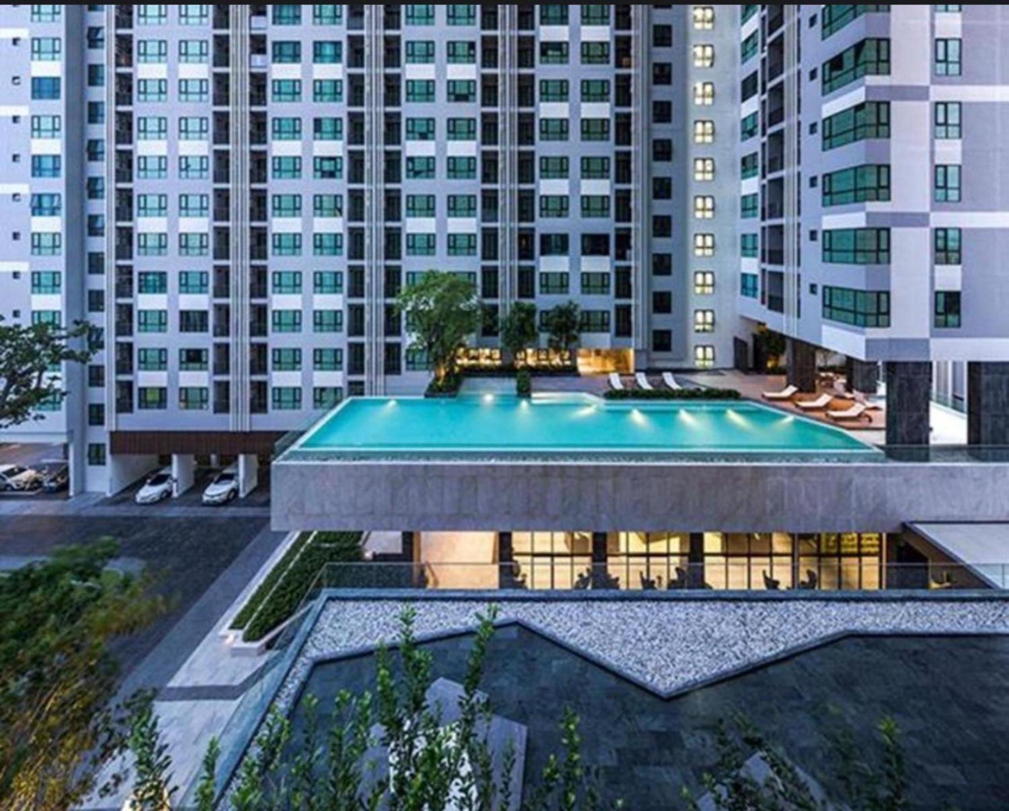 The Base Central Pattaya By Mickey Luaran gambar