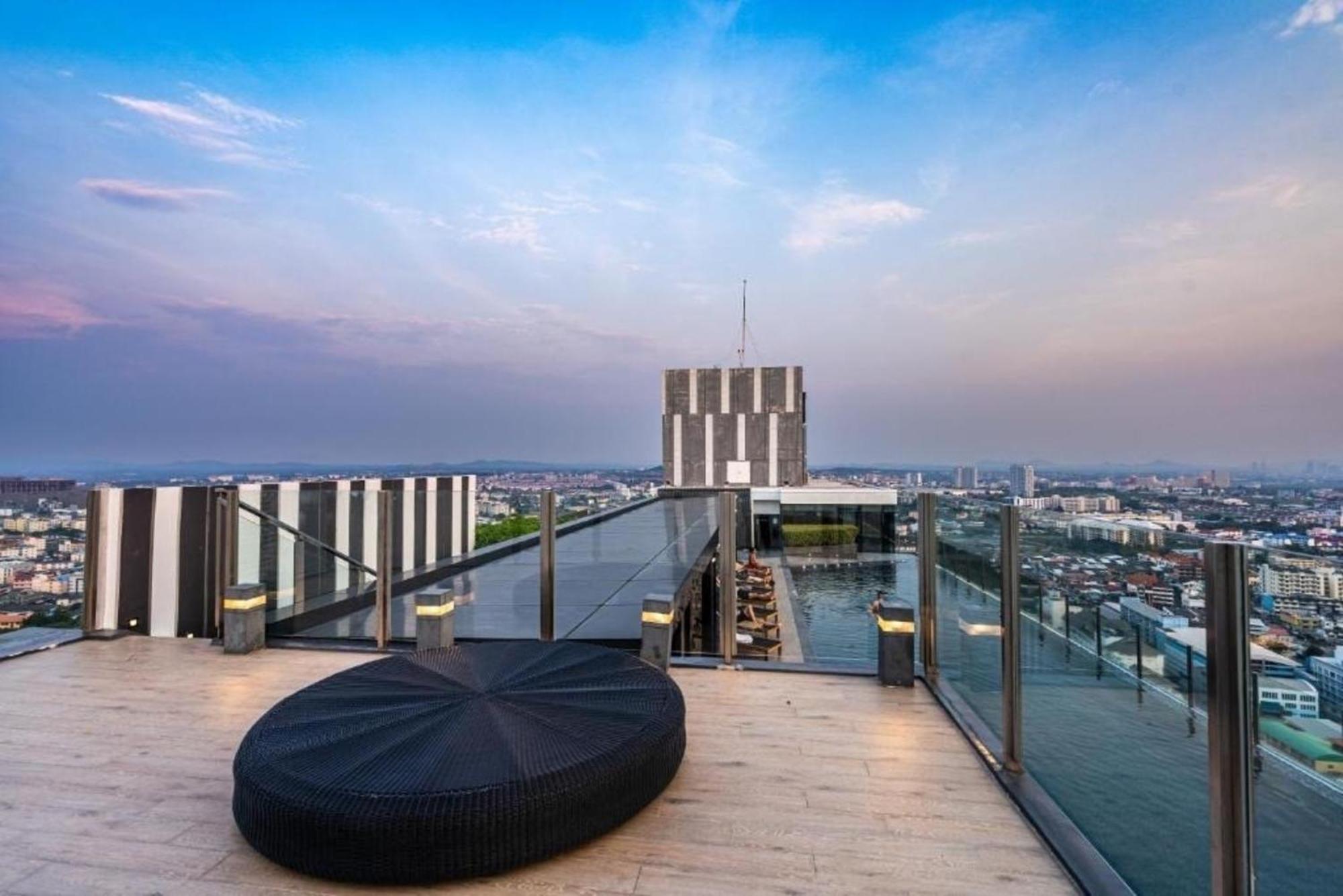 The Base Central Pattaya By Mickey Luaran gambar