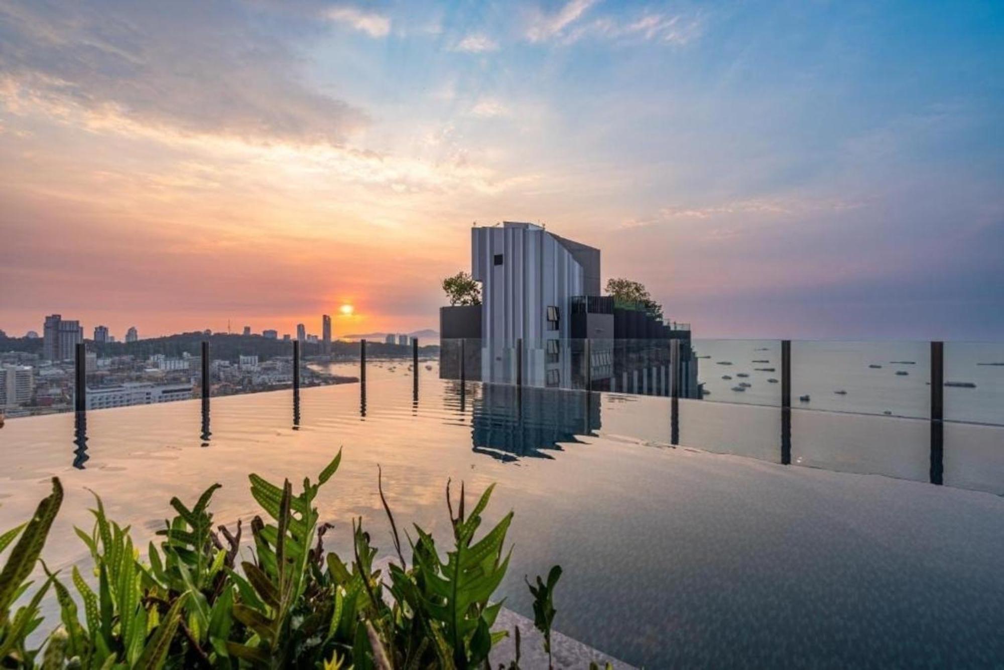 The Base Central Pattaya By Mickey Luaran gambar