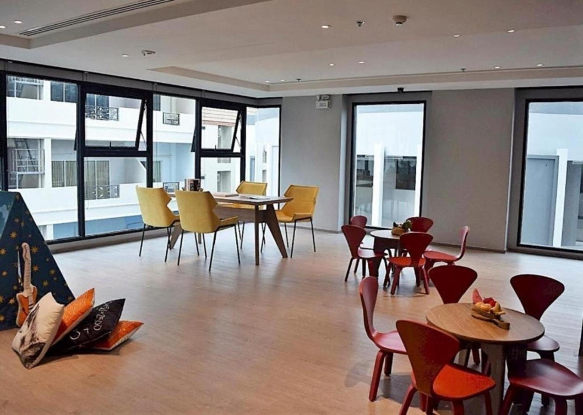 The Base Central Pattaya By Mickey Luaran gambar