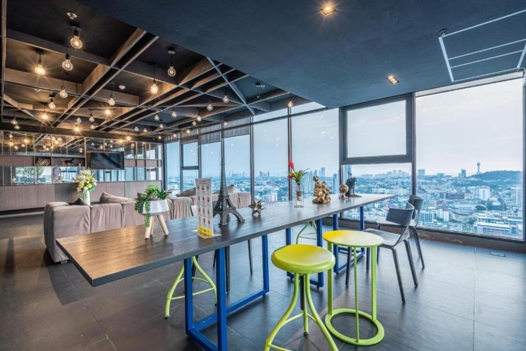 The Base Central Pattaya By Mickey Luaran gambar