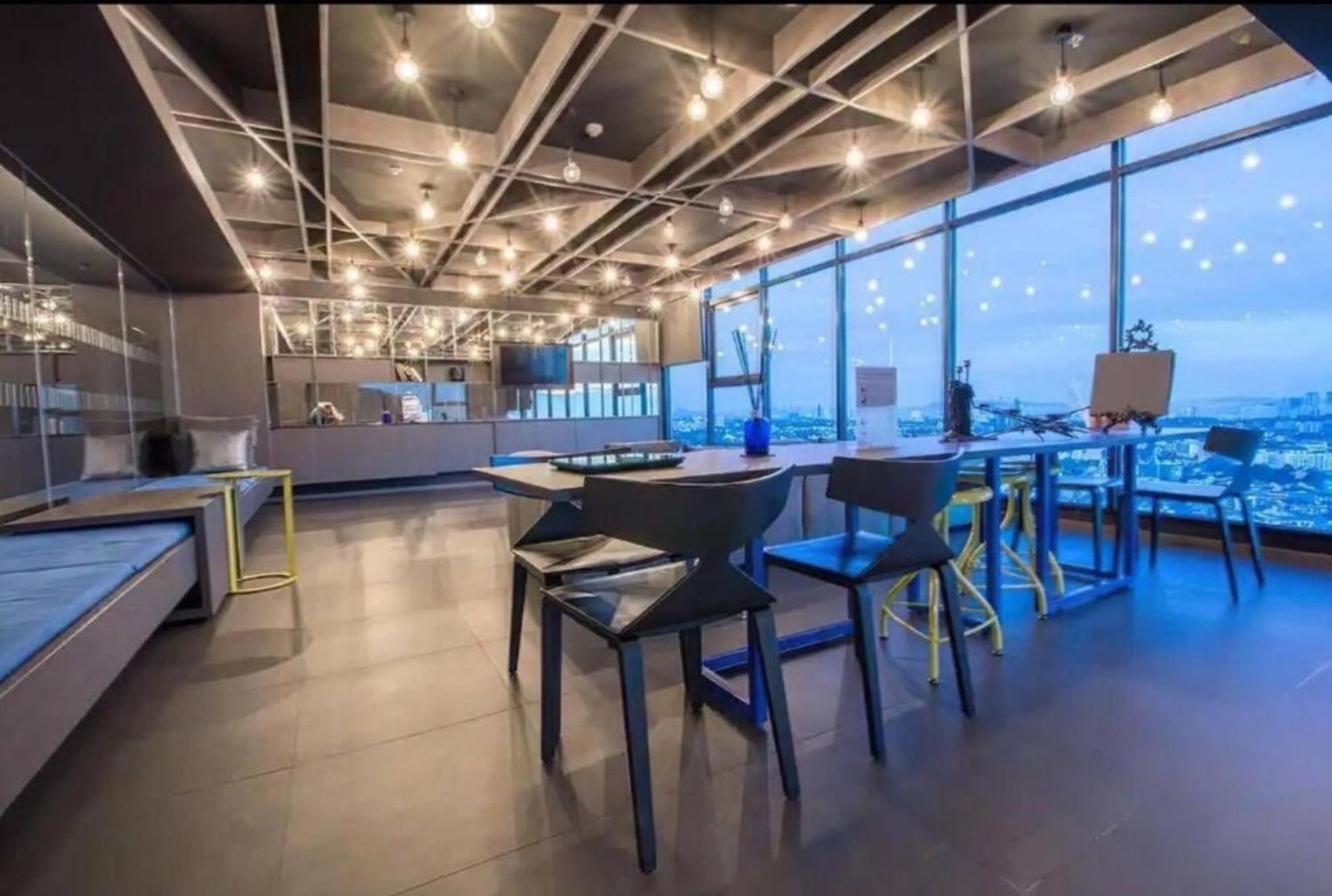 The Base Central Pattaya By Mickey Luaran gambar