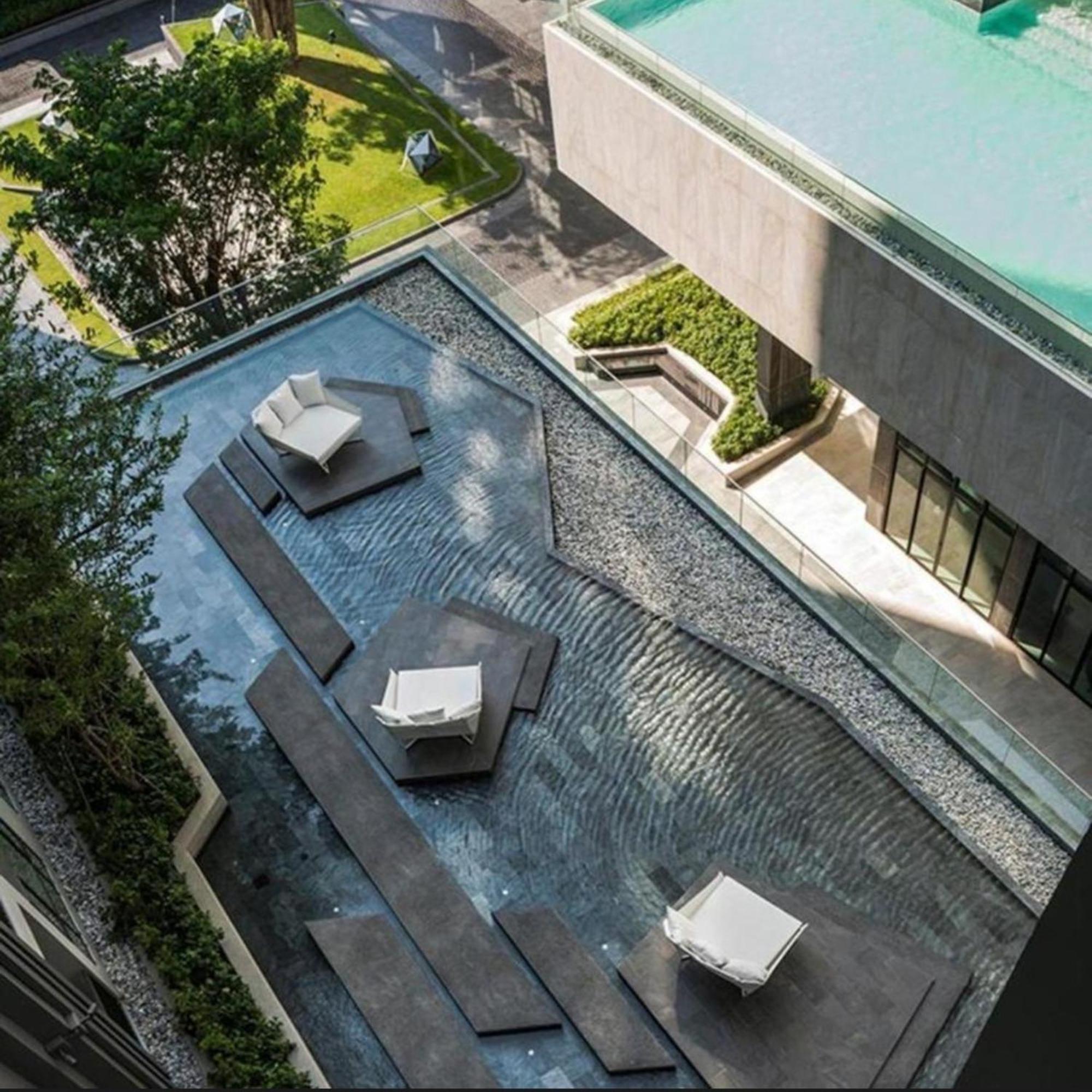 The Base Central Pattaya By Mickey Luaran gambar